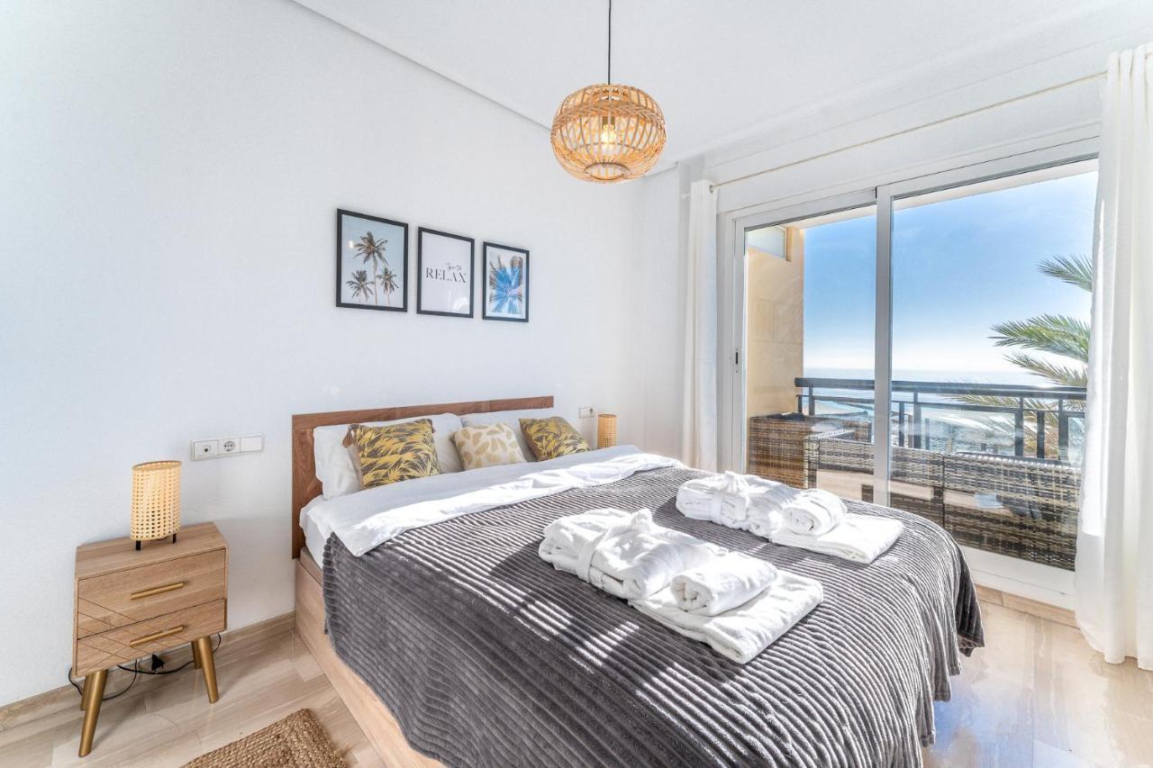 Superb Location Beachfront , 3 Bed With Terrace Apartamento