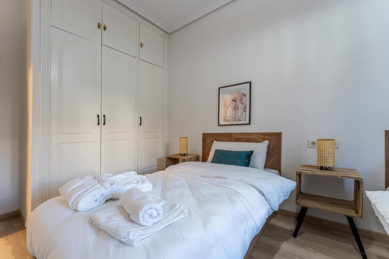 Superb Location Beachfront , 3 Bed With Terrace Apartamento