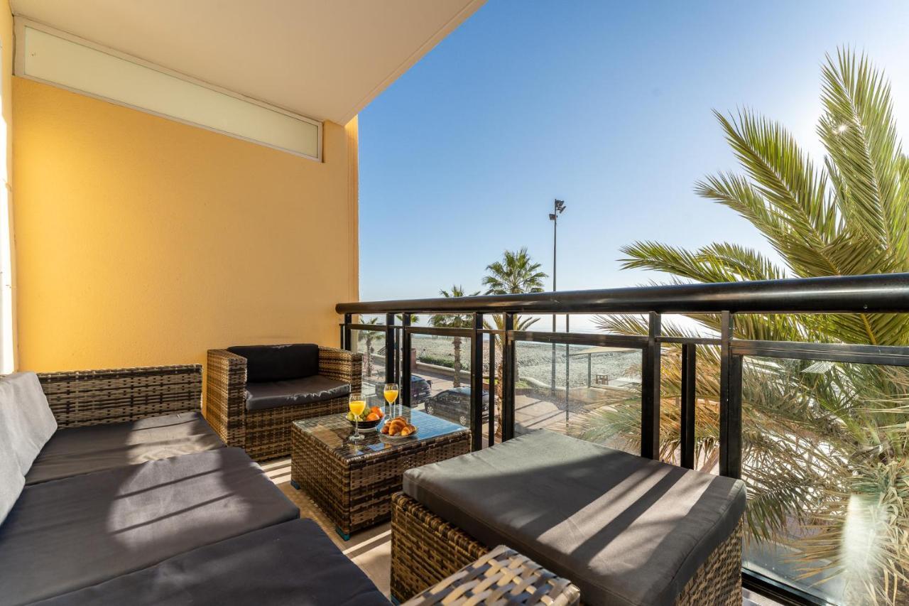 Superb Location Beachfront , 3 Bed With Terrace Apartamento